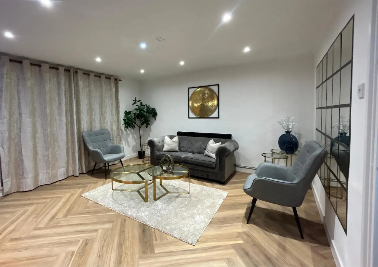 Bella-Ruiz Home For Your Perfect Staycation London