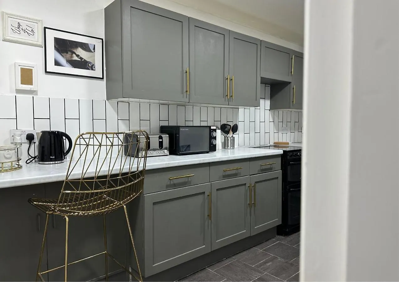 Bella-Ruiz Home For Your Perfect Staycation London