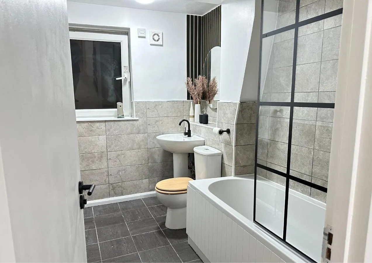 לונדון Bella-Ruiz Home For Your Perfect Staycation